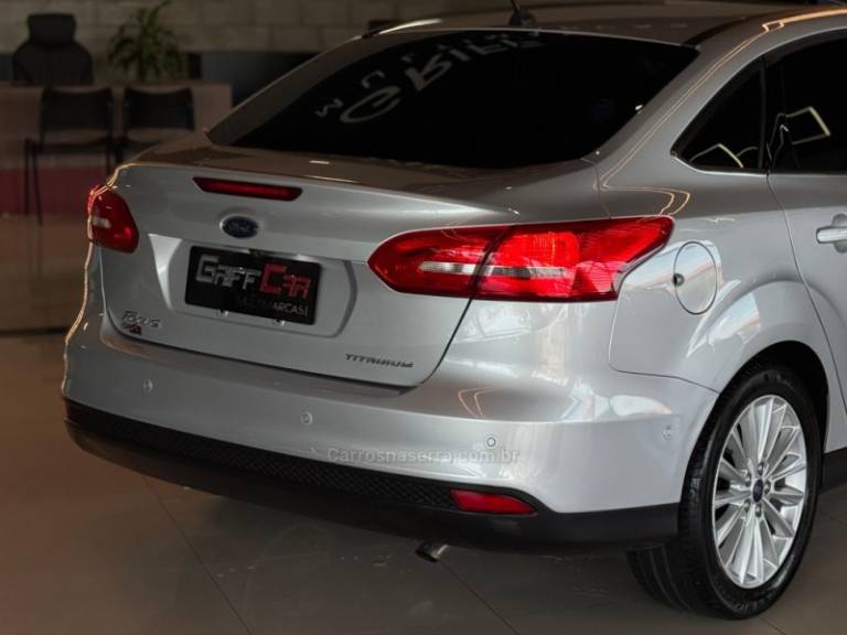 FORD - FOCUS - 2018/2019 - Prata - R$ 86.900,00