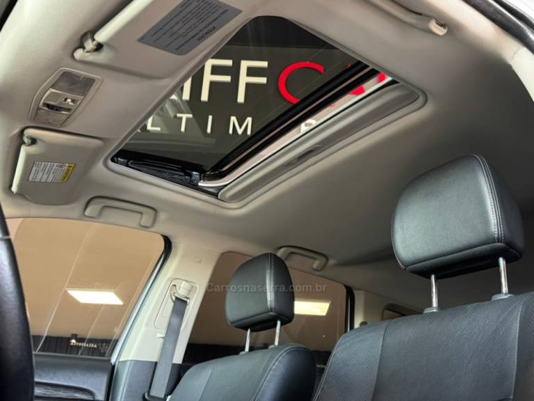 MITSUBISHI - OUTLANDER - 2015/2016 - Branca - R$ 121.900,00
