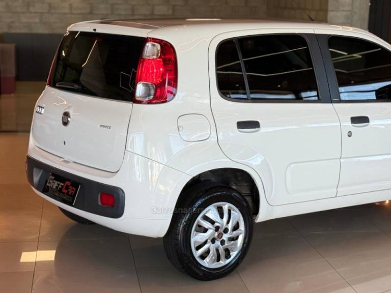 FIAT - UNO - 2014/2015 - Branca - R$ 35.900,00