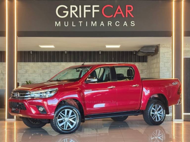 TOYOTA - HILUX - 2016/2017 - Vermelha - R$ 195.900,00