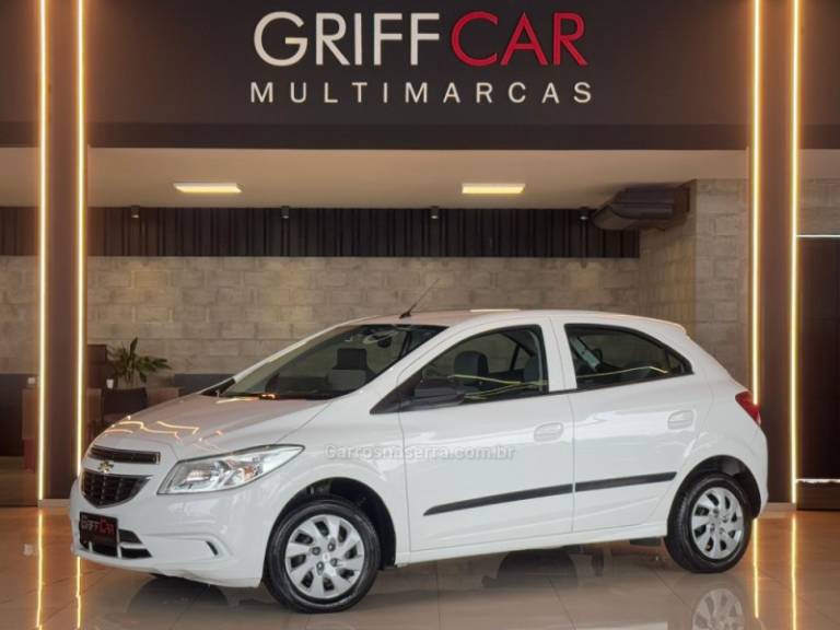 CHEVROLET - ONIX - 2014/2015 - Branca - R$ 45.900,00