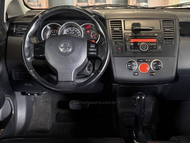 NISSAN - TIIDA - 2010/2011 - Prata - R$ 43.900,00