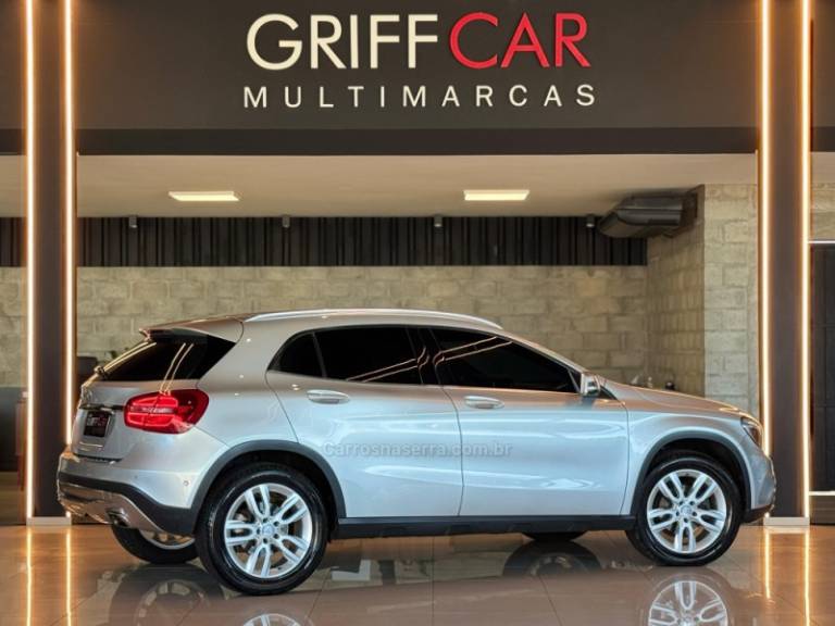 MERCEDES-BENZ - GLA 200 - 2014/2015 - Prata - R$ 89.900,00