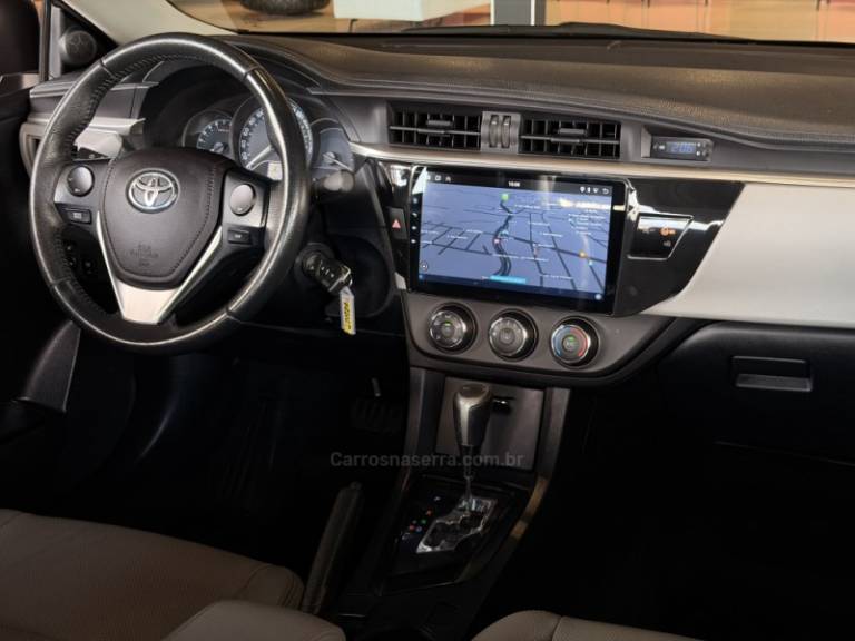 TOYOTA - COROLLA - 2016/2017 - Preta - R$ 83.900,00