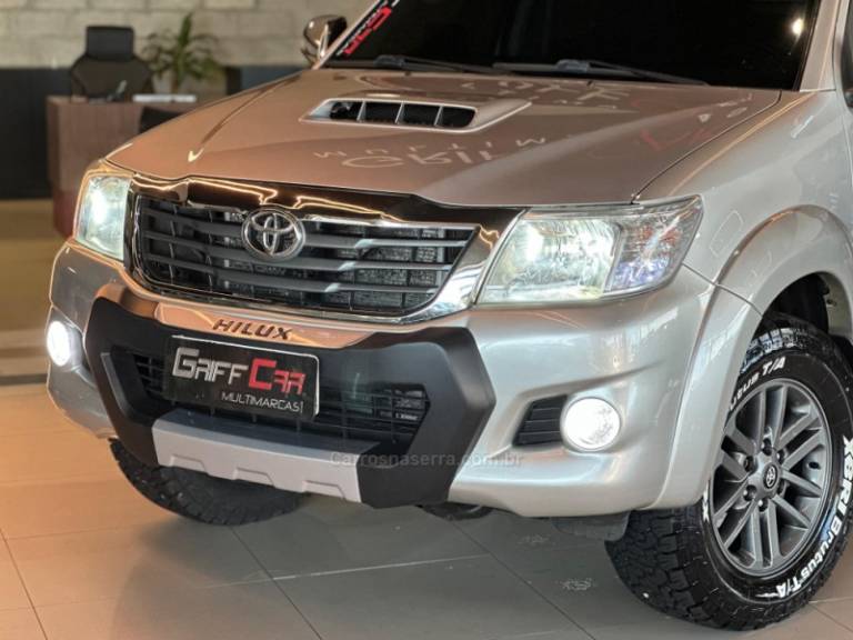 TOYOTA - HILUX - 2013/2014 - Prata - R$ 149.900,00