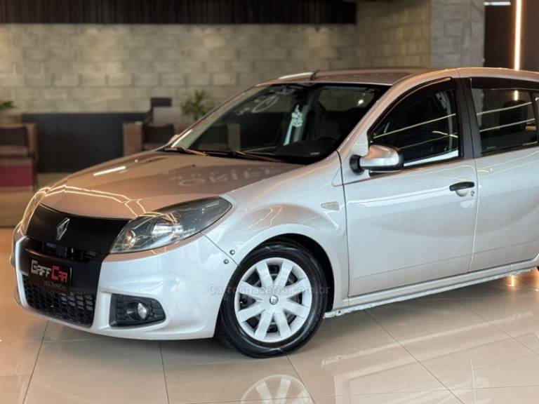 RENAULT - SANDERO - 2013/2014 - Prata - R$ 34.900,00