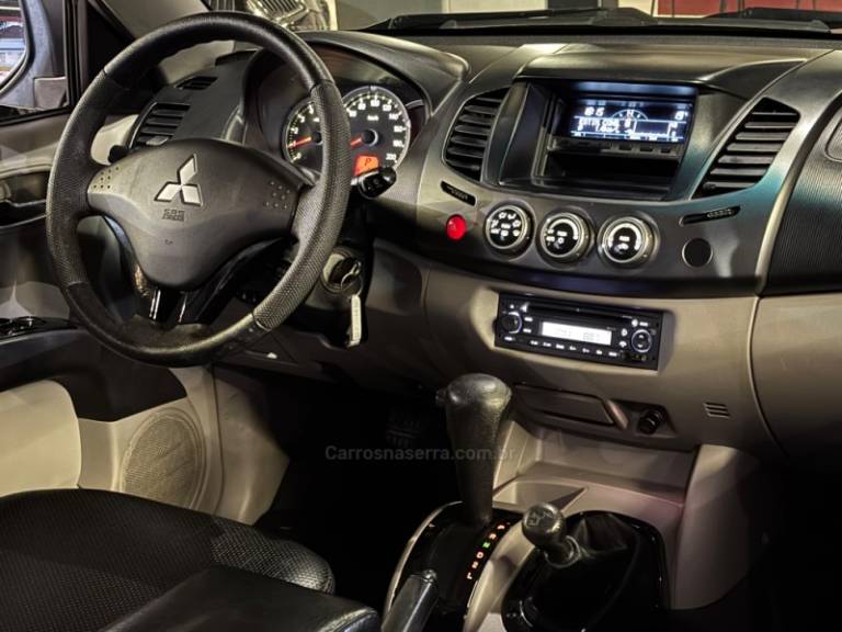 MITSUBISHI - L200 TRITON - 2009/2010 - Prata - R$ 103.900,00