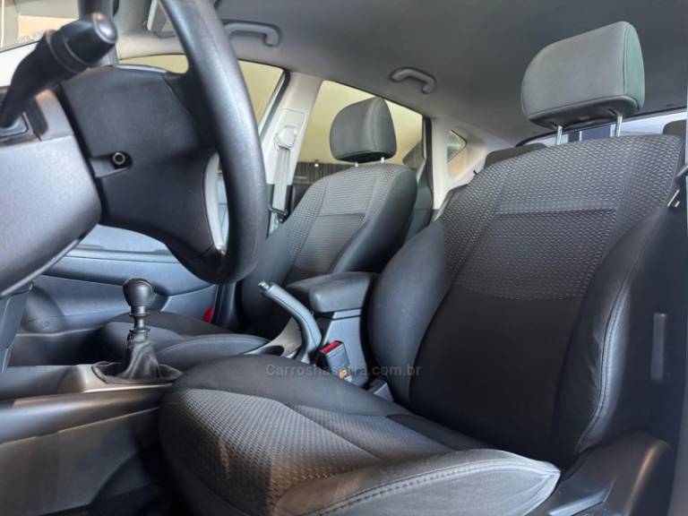 HYUNDAI - I30 - 2011/2012 - Prata - R$ 47.900,00