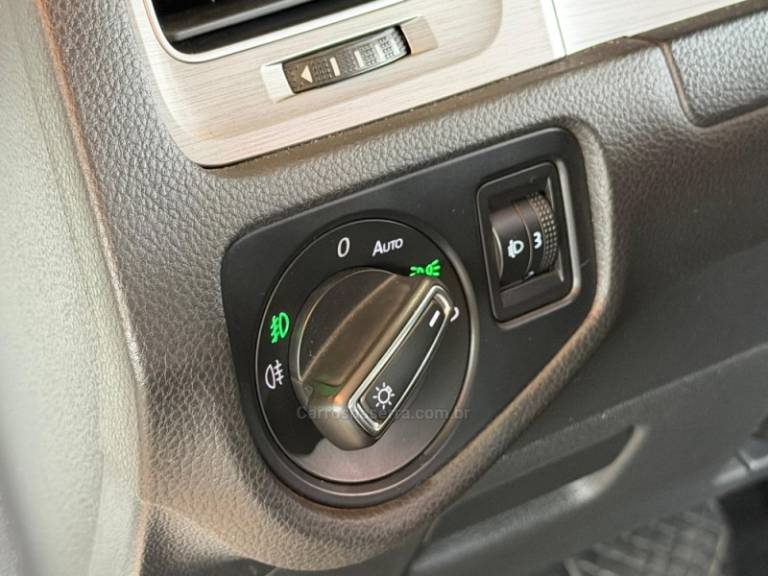 VOLKSWAGEN - GOLF - 2015/2015 - Branca - R$ 82.900,00