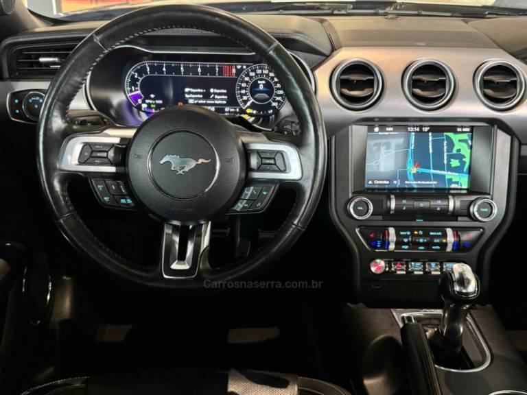 FORD - MUSTANG - 2017/2018 - Azul - R$ 359.900,00