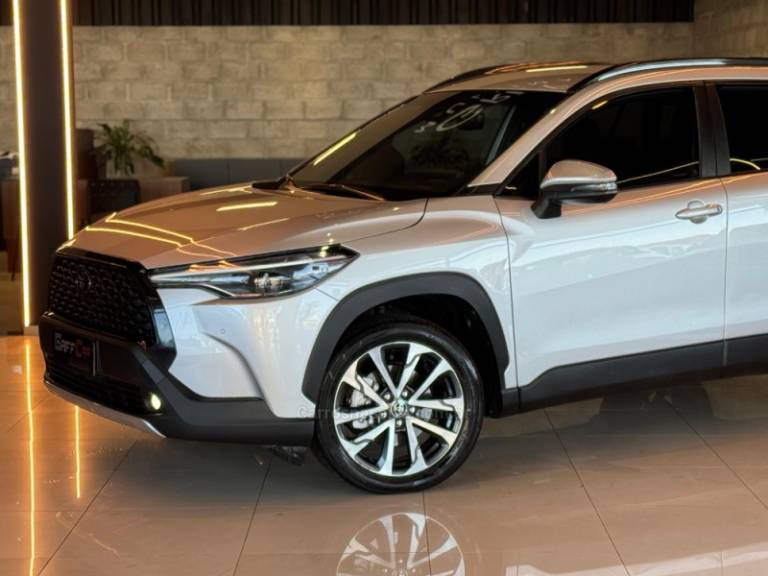 TOYOTA - COROLLA - 2022/2023 - Prata - R$ 148.900,00