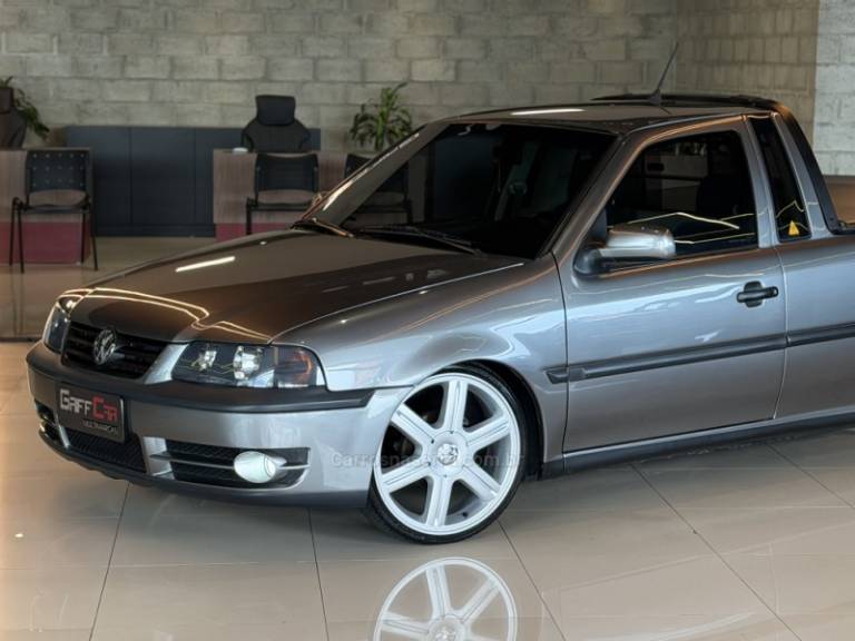 VOLKSWAGEN - SAVEIRO - 2005/2005 - Cinza - R$ 69.900,00