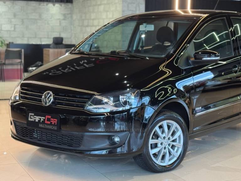 VOLKSWAGEN - FOX - 2013/2013 - Preta - R$ 43.900,00
