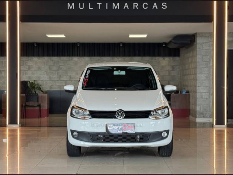 VOLKSWAGEN - FOX - 2013/2014 - Branca - R$ 41.900,00