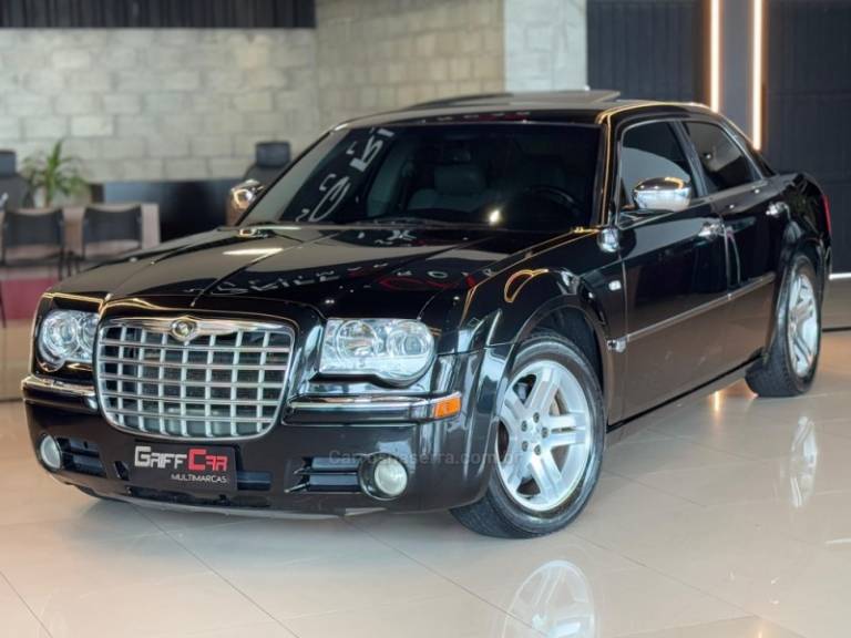 CHRYSLER - 300 C - 2006/2007 - Preta - R$ 144.900,00