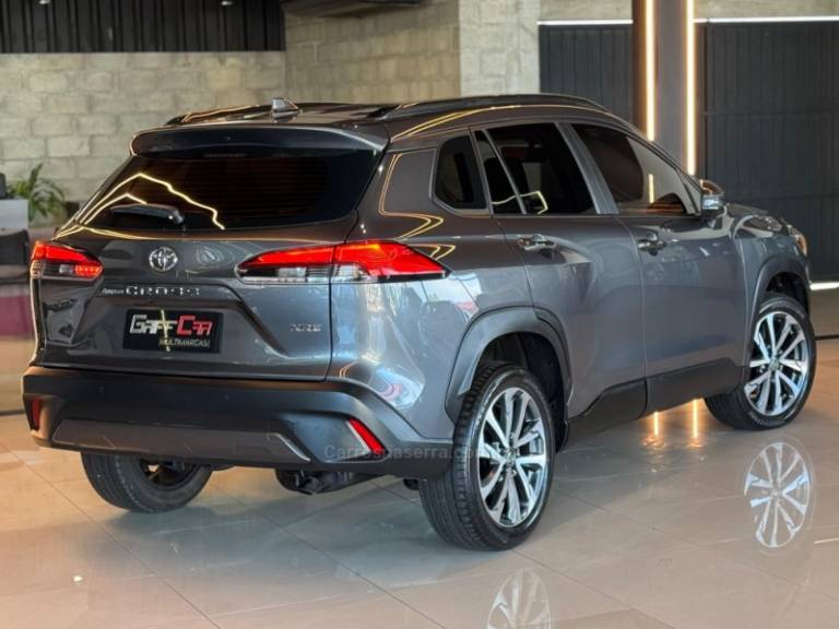 TOYOTA - COROLLA - 2021/2022 - Cinza - R$ 139.900,00
