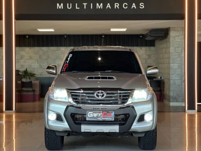 TOYOTA - HILUX - 2013/2014 - Prata - R$ 149.900,00