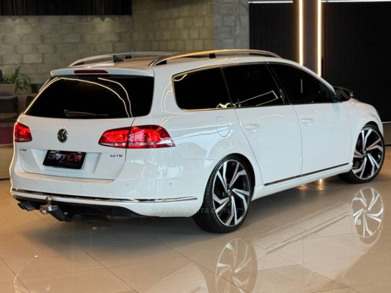 VOLKSWAGEN - PASSAT - 2013/2014 - Branca - R$ 89.900,00