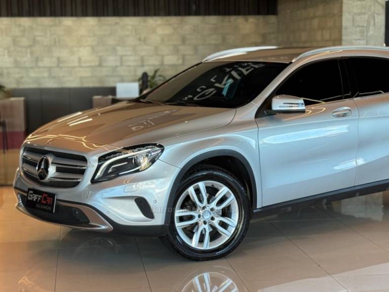 MERCEDES-BENZ - GLA 200 - 2014/2015 - Prata - R$ 89.900,00