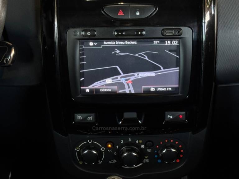 RENAULT - DUSTER - 2015/2016 - Preta - R$ 63.900,00