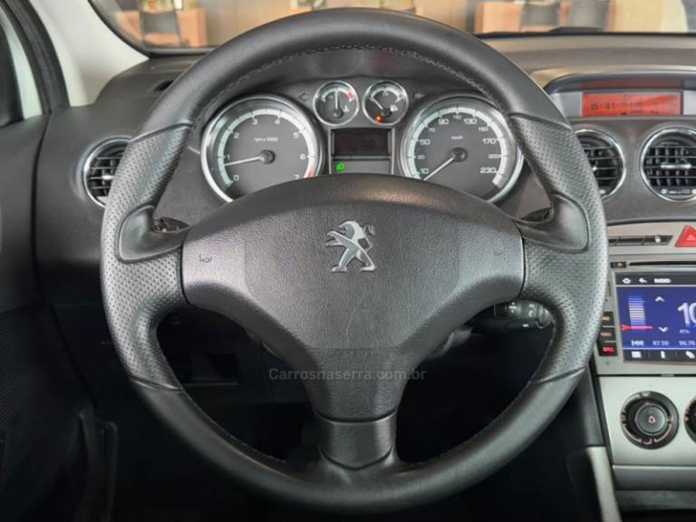 PEUGEOT - 308 - 2013/2014 - Branca - R$ 42.900,00