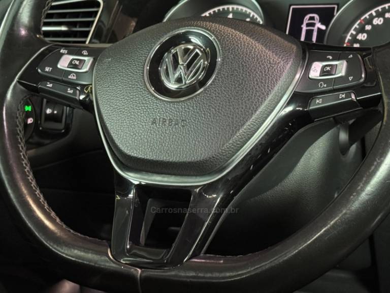 VOLKSWAGEN - GOLF - 2017/2017 - Branca - R$ 109.900,00