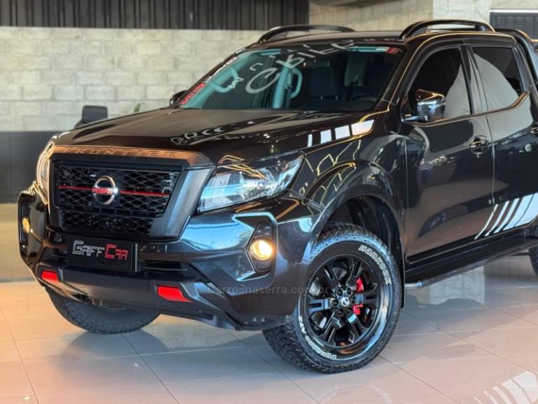 NISSAN - FRONTIER - 2022/2023 - Preta - R$ 183.900,00