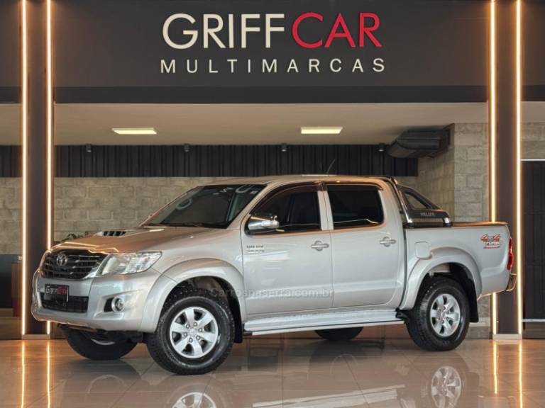 TOYOTA - HILUX - 2014/2014 - Prata - R$ 147.900,00