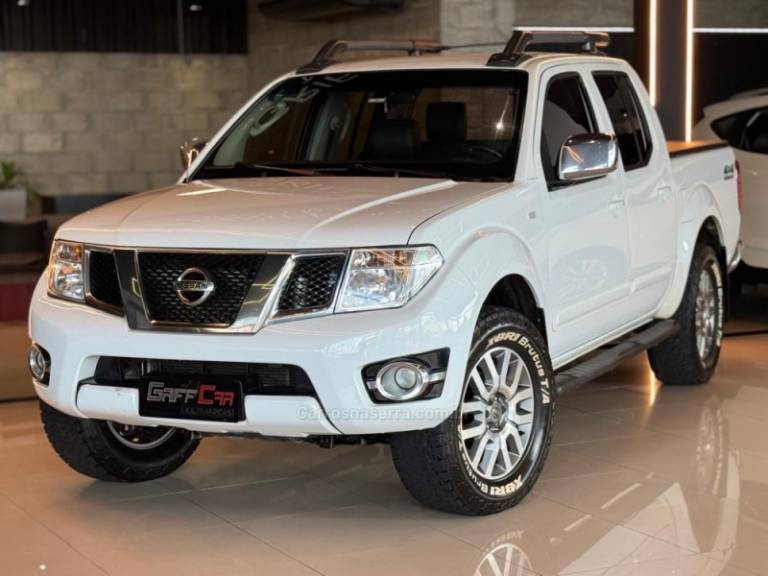 NISSAN - FRONTIER - 2014/2015 - Branca - R$ 109.900,00