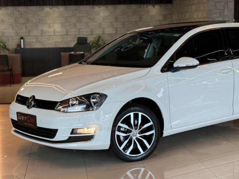VOLKSWAGEN - GOLF - 2017/2017 - Branca - R$ 109.900,00