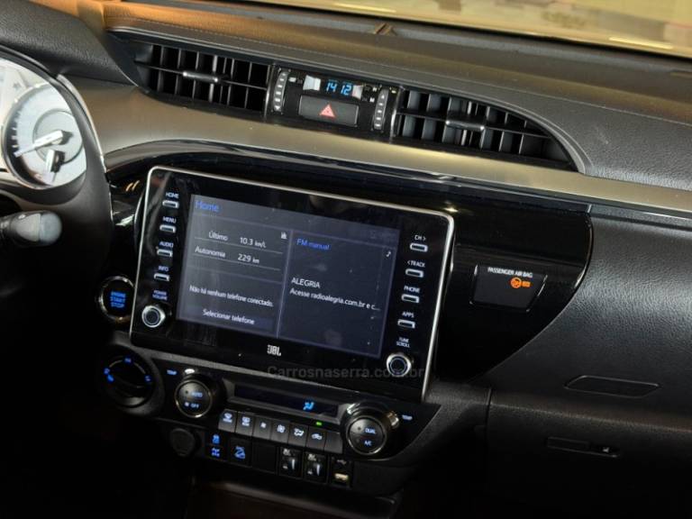 TOYOTA - HILUX - 2022/2023 - Branca - R$ 285.900,00