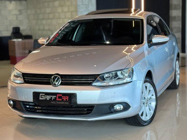 VOLKSWAGEN - JETTA - 2013/2014 - Prata - R$ 75.900,00