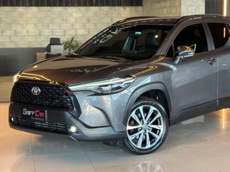 TOYOTA - COROLLA - 2021/2022 - Cinza - R$ 139.900,00