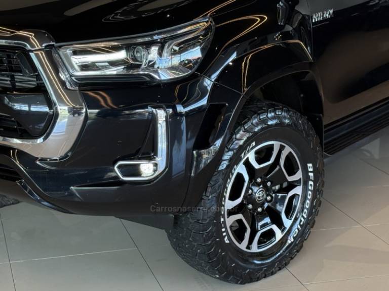 TOYOTA - HILUX - 2024/2024 - Preta - R$ 311.900,00