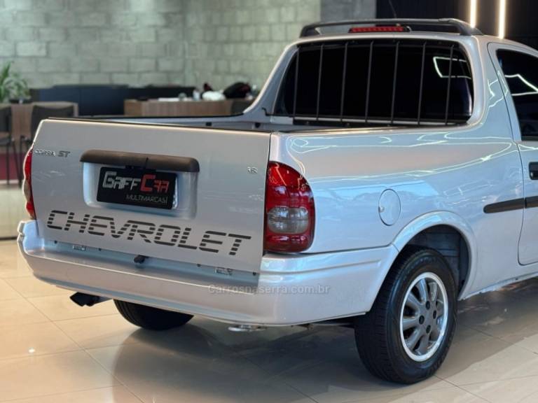 CHEVROLET - CORSA - 2003/2003 - Prata - R$ 32.900,00