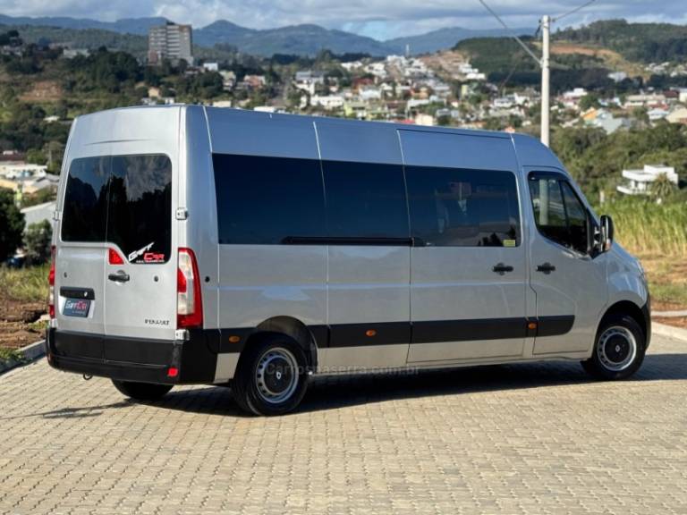 RENAULT - MASTER - 2015/2016 - Prata - R$ 174.900,00