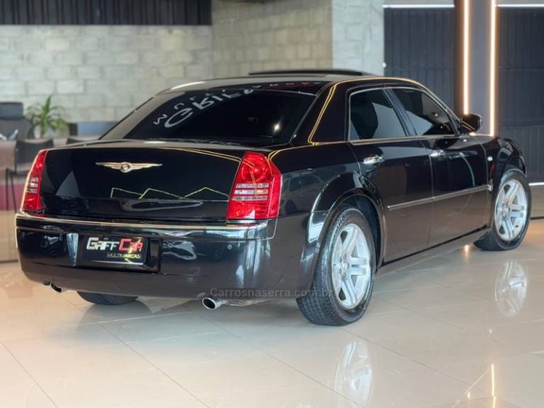 CHRYSLER - 300 C - 2006/2007 - Preta - R$ 144.900,00