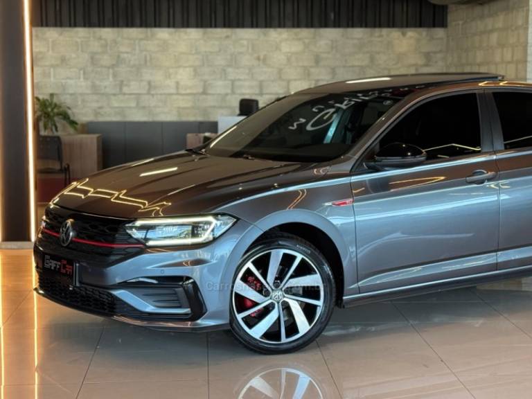 VOLKSWAGEN - JETTA - 2018/2019 - Cinza - R$ 159.900,00