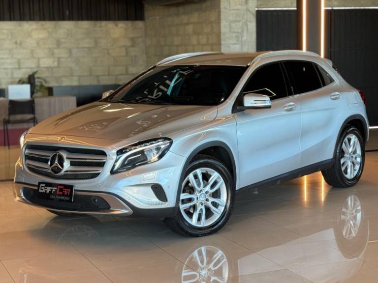 MERCEDES-BENZ - GLA 200 - 2014/2015 - Prata - R$ 89.900,00