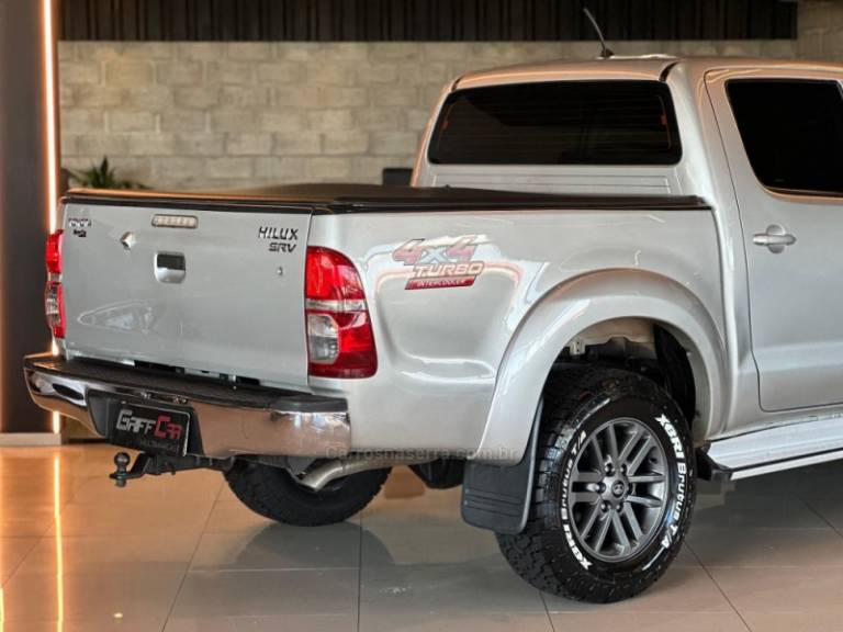 TOYOTA - HILUX - 2013/2014 - Prata - R$ 149.900,00