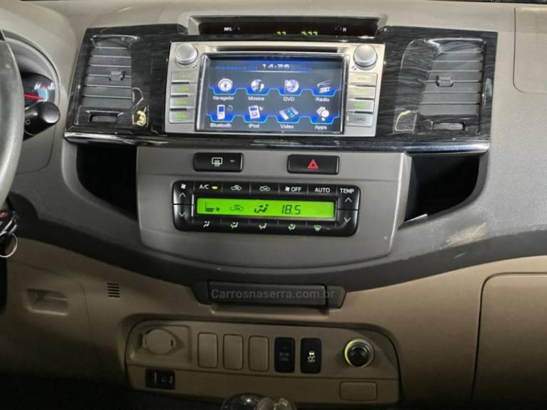 TOYOTA - HILUX SW4 - 2012/2012 - Preta - R$ 139.900,00