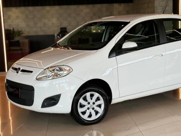 FIAT - PALIO - 2014/2015 - Branca - R$ 39.900,00