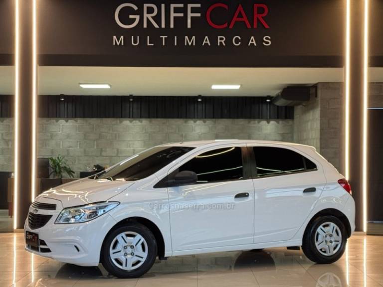 CHEVROLET - ONIX - 2017/2018 - Branca - R$ 49.900,00