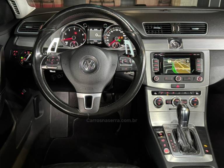 VOLKSWAGEN - PASSAT - 2013/2014 - Branca - R$ 89.900,00