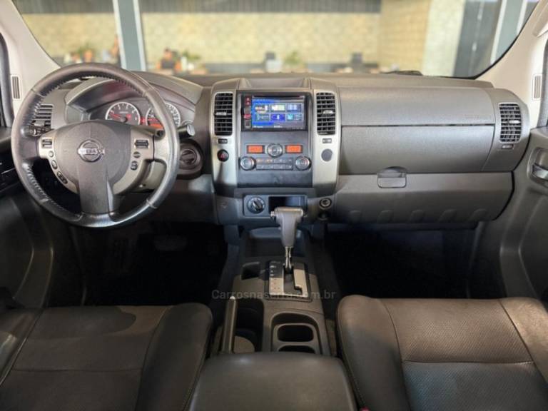 NISSAN - FRONTIER - 2014/2015 - Branca - R$ 109.900,00