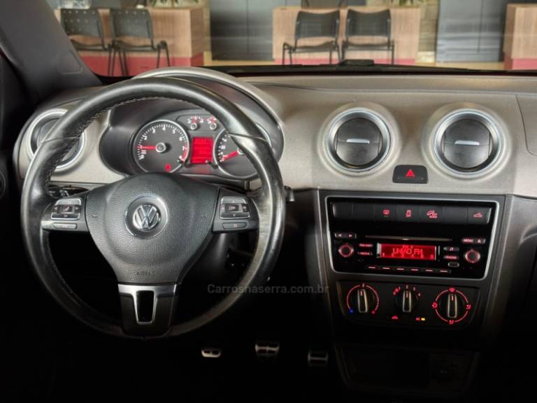 VOLKSWAGEN - SAVEIRO - 2015/2015 - Vermelha - R$ 73.900,00