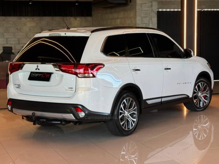 MITSUBISHI - OUTLANDER - 2015/2016 - Branca - R$ 121.900,00