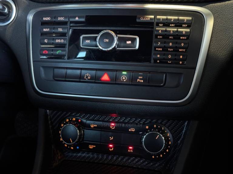 MERCEDES-BENZ - GLA 200 - 2014/2015 - Prata - R$ 89.900,00