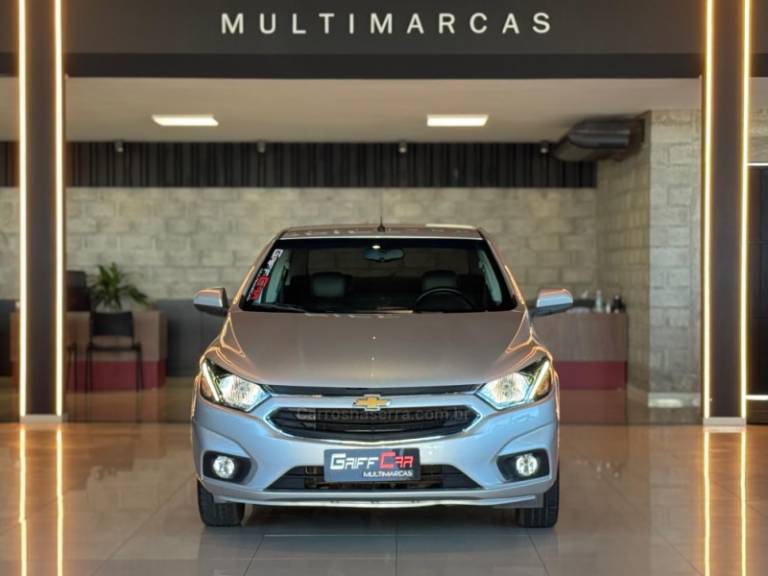 CHEVROLET - PRISMA - 2016/2017 - Prata - R$ 66.900,00