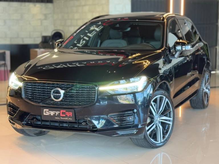 VOLVO - XC60 - 2021/2021 - Preta - R$ 217.900,00